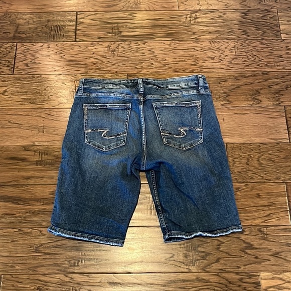 Silver Jeans Elyse Bermuda Short High Rise Size 30 - Picture 2 of 16